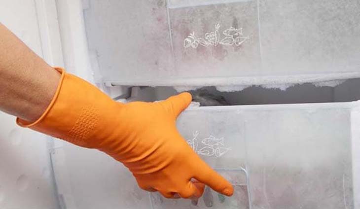 Straturi de gheață în frigider – sursă: spm